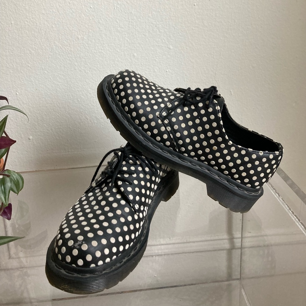LIKE NEW DOC MARTENS DR MARTENS BLACK AND WHITE VELVET POLKADOT DERBY SHOES